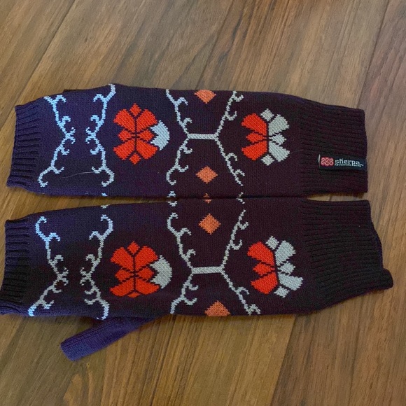 Fun Sherpa adventure gear fingerless mittens!  Cover your wrists! - Picture 4 of 4